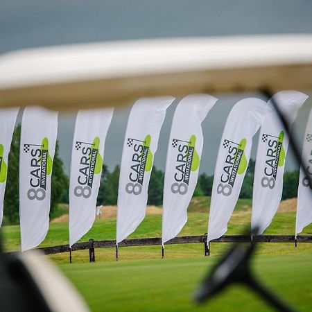 Golf Apartament W Sobieniach Sobienie Jeziory Экстерьер фото