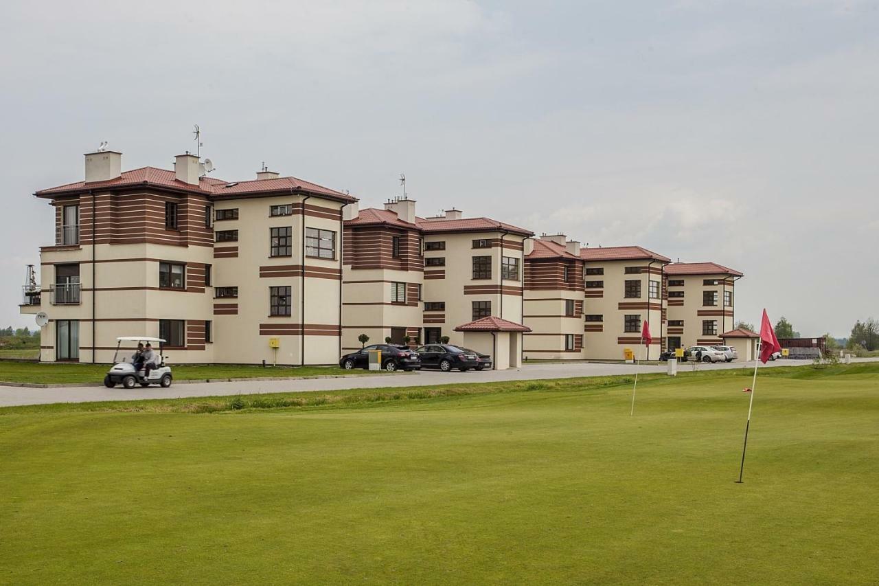 Golf Apartament W Sobieniach Sobienie Jeziory Экстерьер фото
