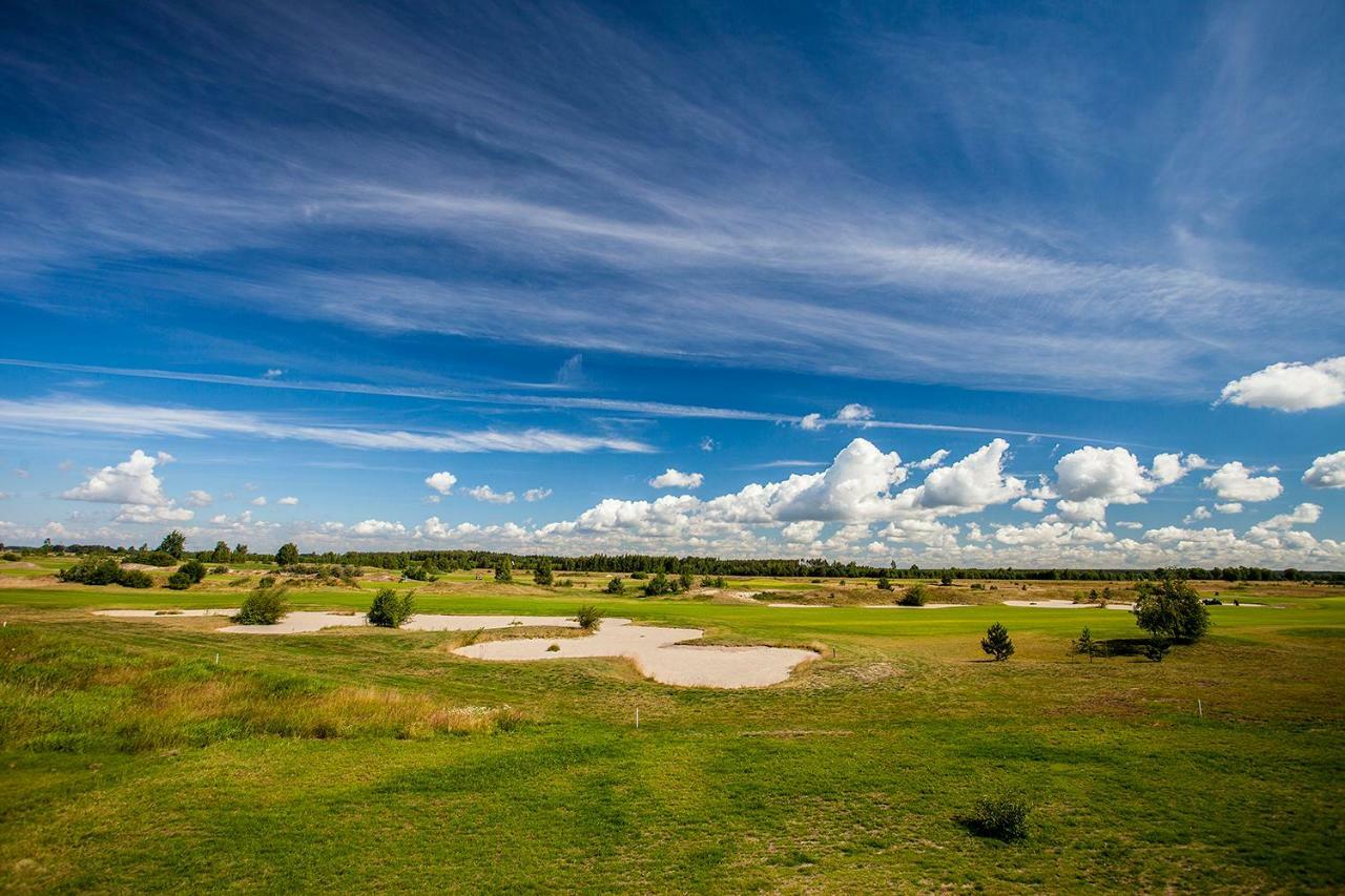 Golf Apartament W Sobieniach Sobienie Jeziory Экстерьер фото